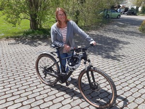 Im zeitigen Frhjahr gehts gleich los. Unsere Kollegin Pia Bargon mit dem neu geleasen Fahrrad.