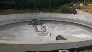 Die Sanierung des Betons im Regenberlaufbecken ist fast fertiggestellt